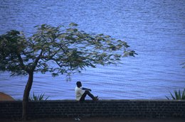 Archipel-des-Comores;-Bord-de-leau;-France;-Homme;-Kaleidos;-Kaleidos-images;-La-parole-à-limage;-Laurent-Abad;-Mayotte;-Mer;-Muret;-Océan-Indien;-Repos;-Stories-Pictures;-Vie-quotidienne